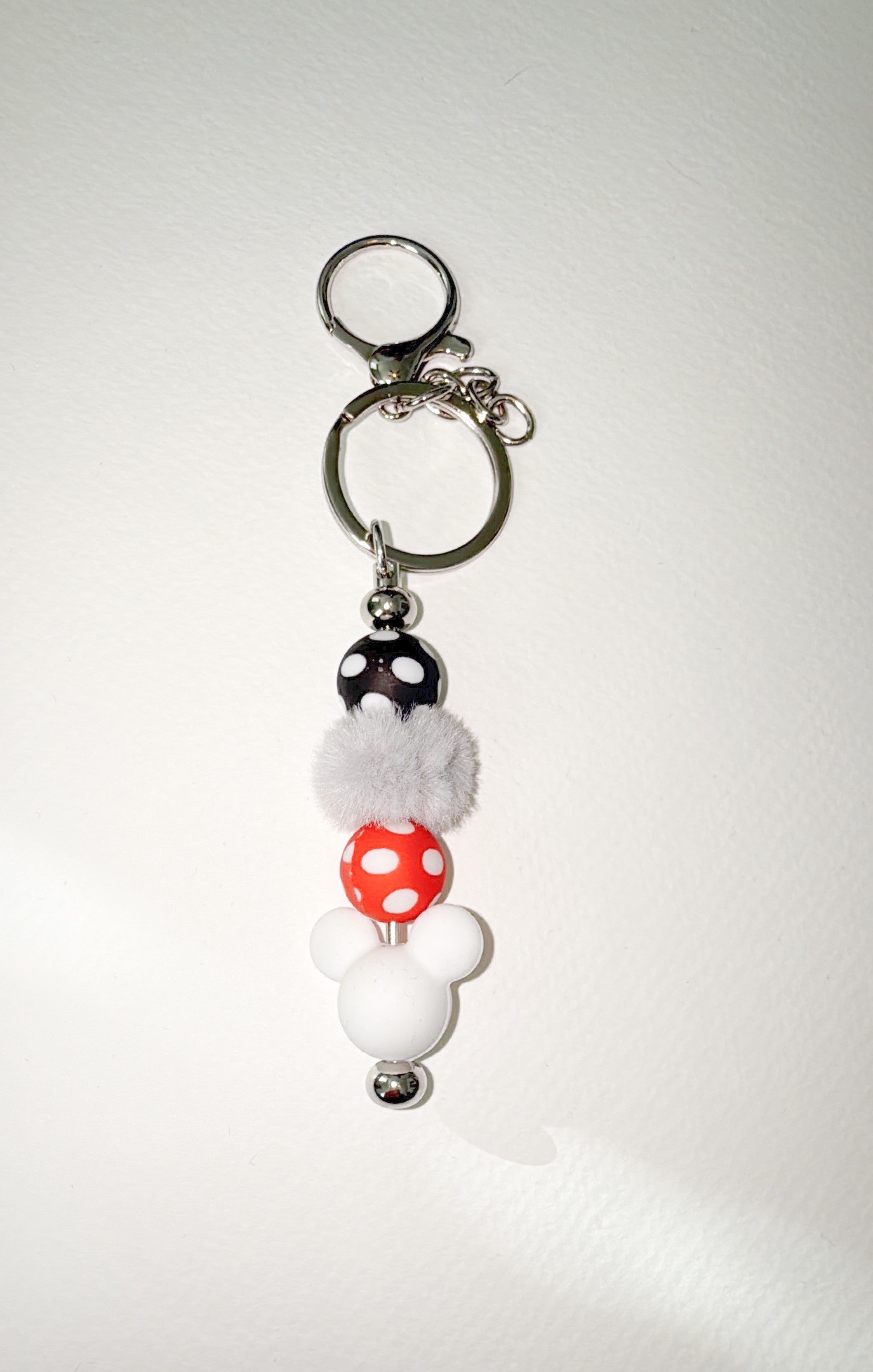 Disney Mickey/ Minney silhouette silicone bead keychain