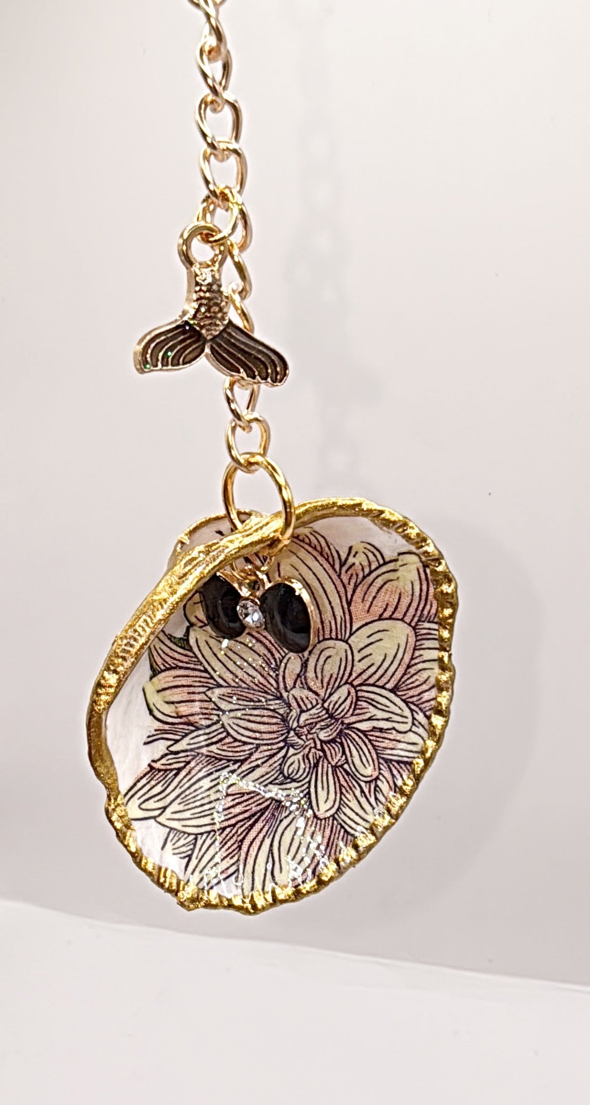 Shell Key Chain & Bag Charm – A Touch of Coastal Charm for Your Everyday Carry