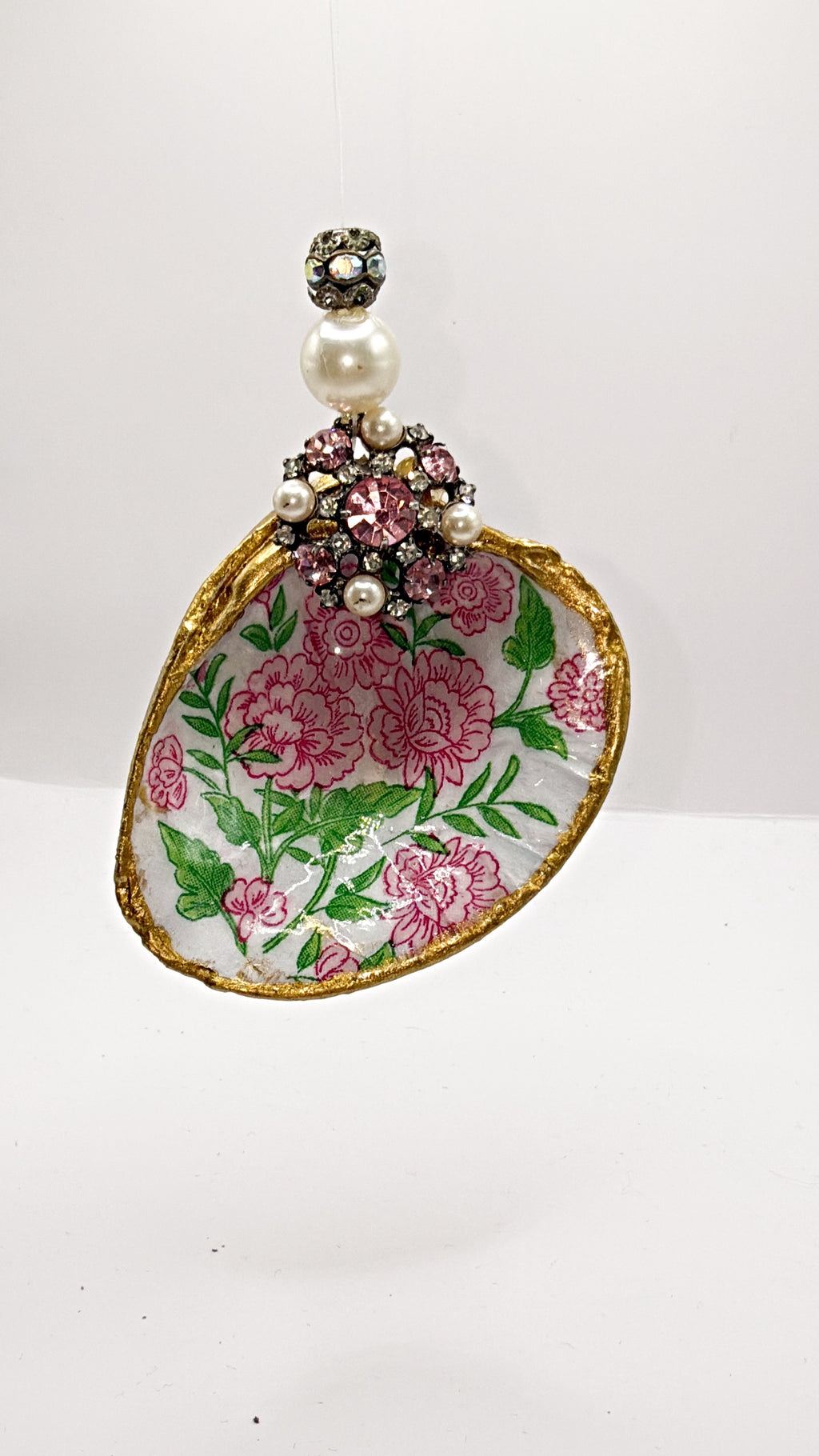 Large Clam Shell Ornament, Blue floral— A Coastal Keepsake with Timeless Charm (Copy)