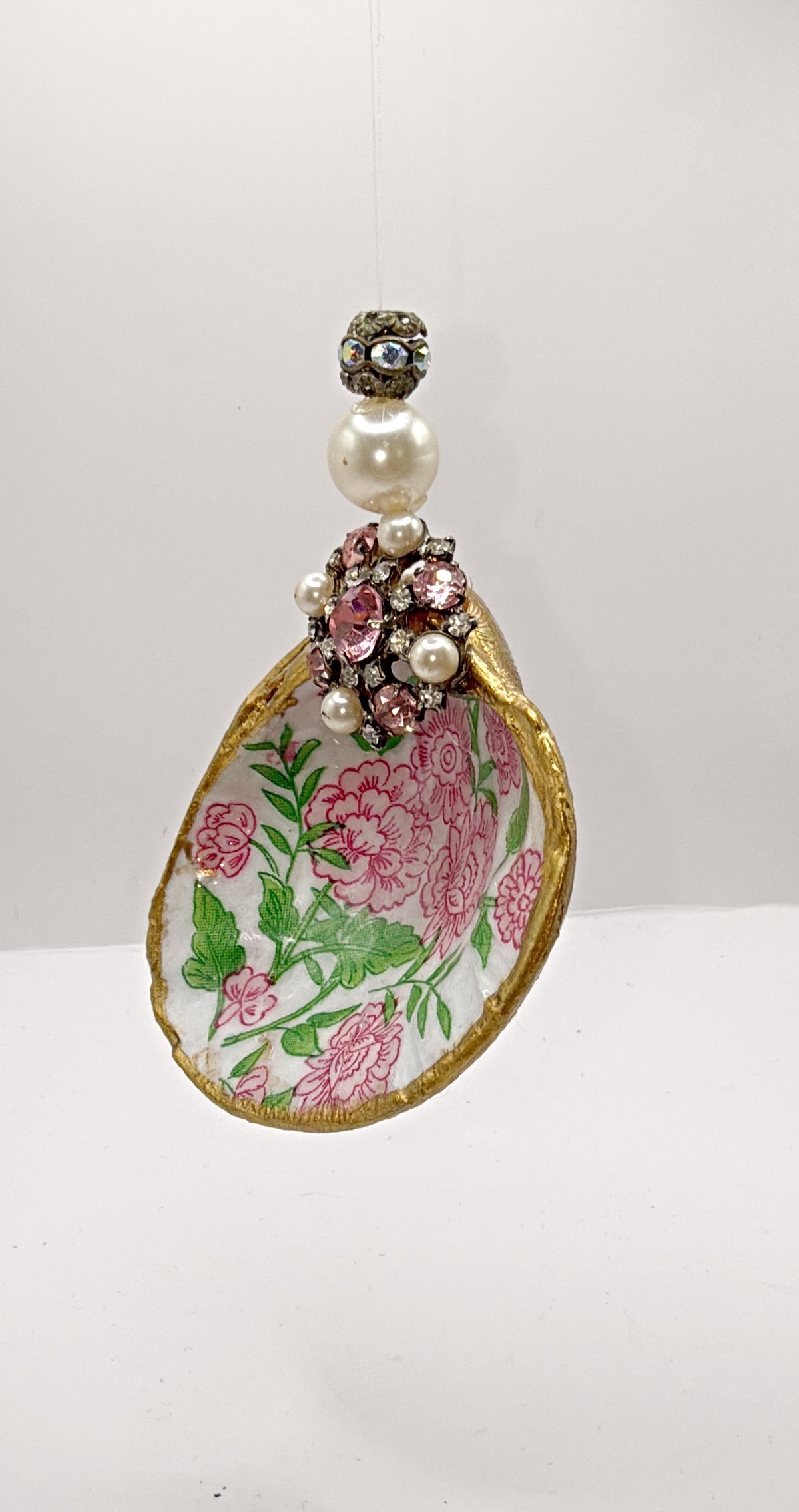 Large Clam Shell Ornament, Blue floral— A Coastal Keepsake with Timeless Charm (Copy)
