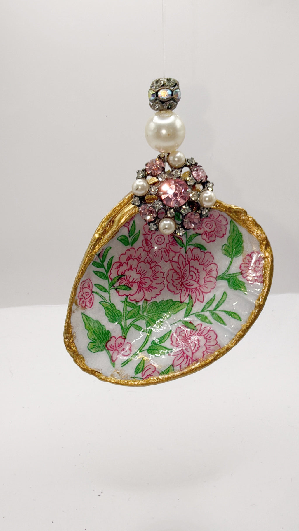 Large Clam Shell Ornament, Blue floral— A Coastal Keepsake with Timeless Charm (Copy)