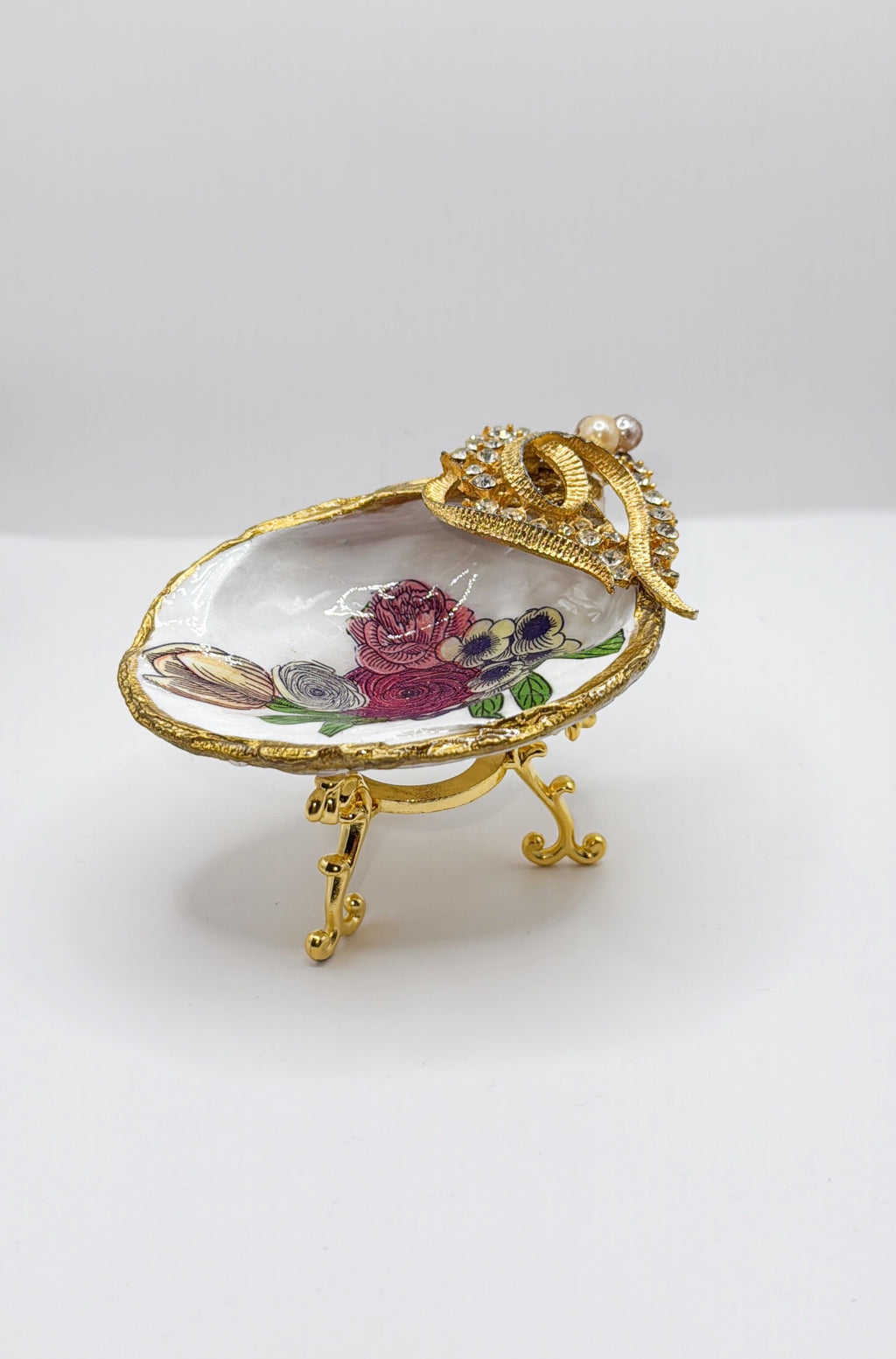 Large Clam Shell Trinket Dish with Vintage Heart embellishment— Coastal Charm for Your Everyday Essentials