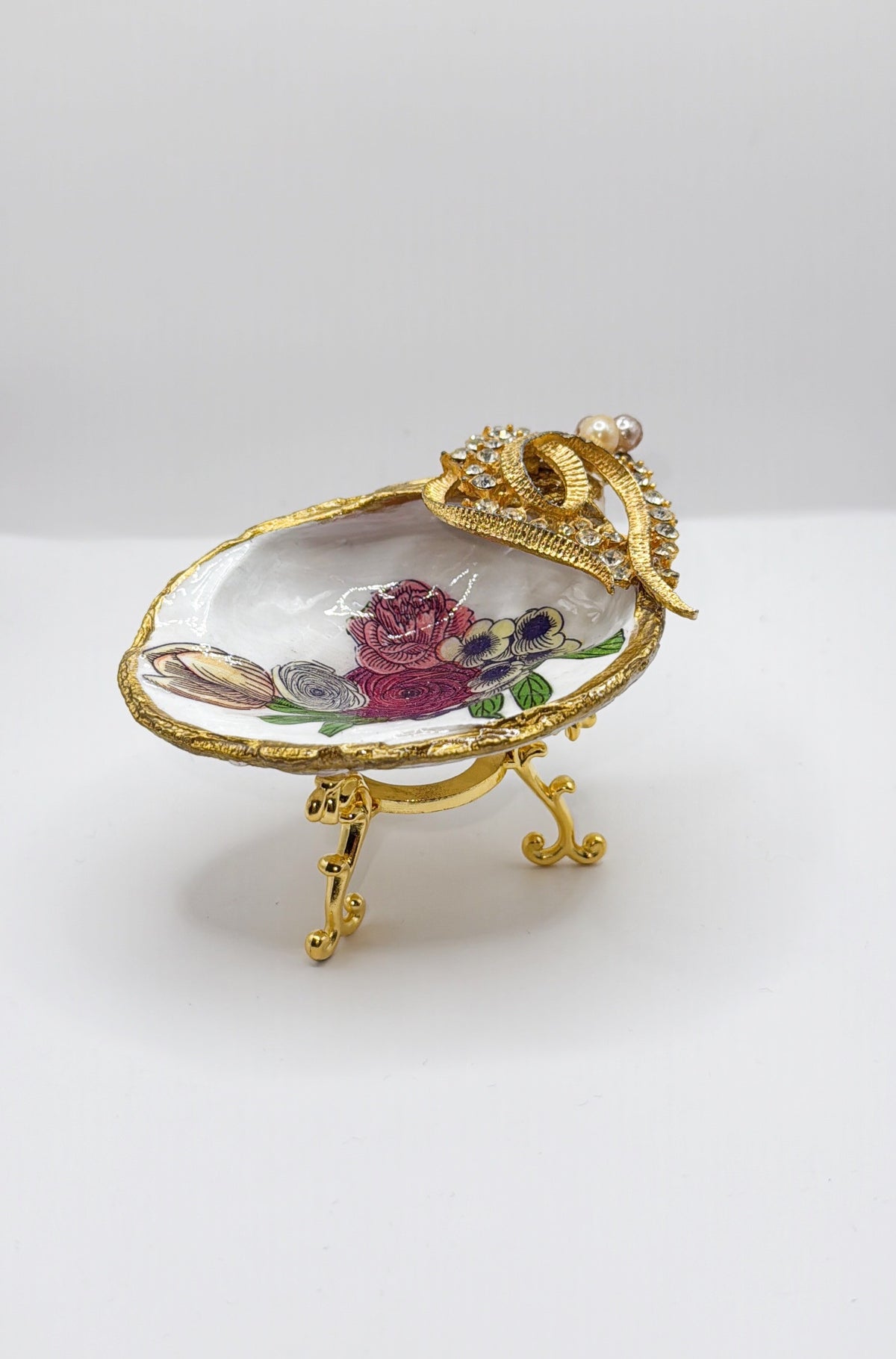 Large Clam Shell Trinket Dish with Vintage Heart embellishment— Coastal Charm for Your Everyday Essentials
