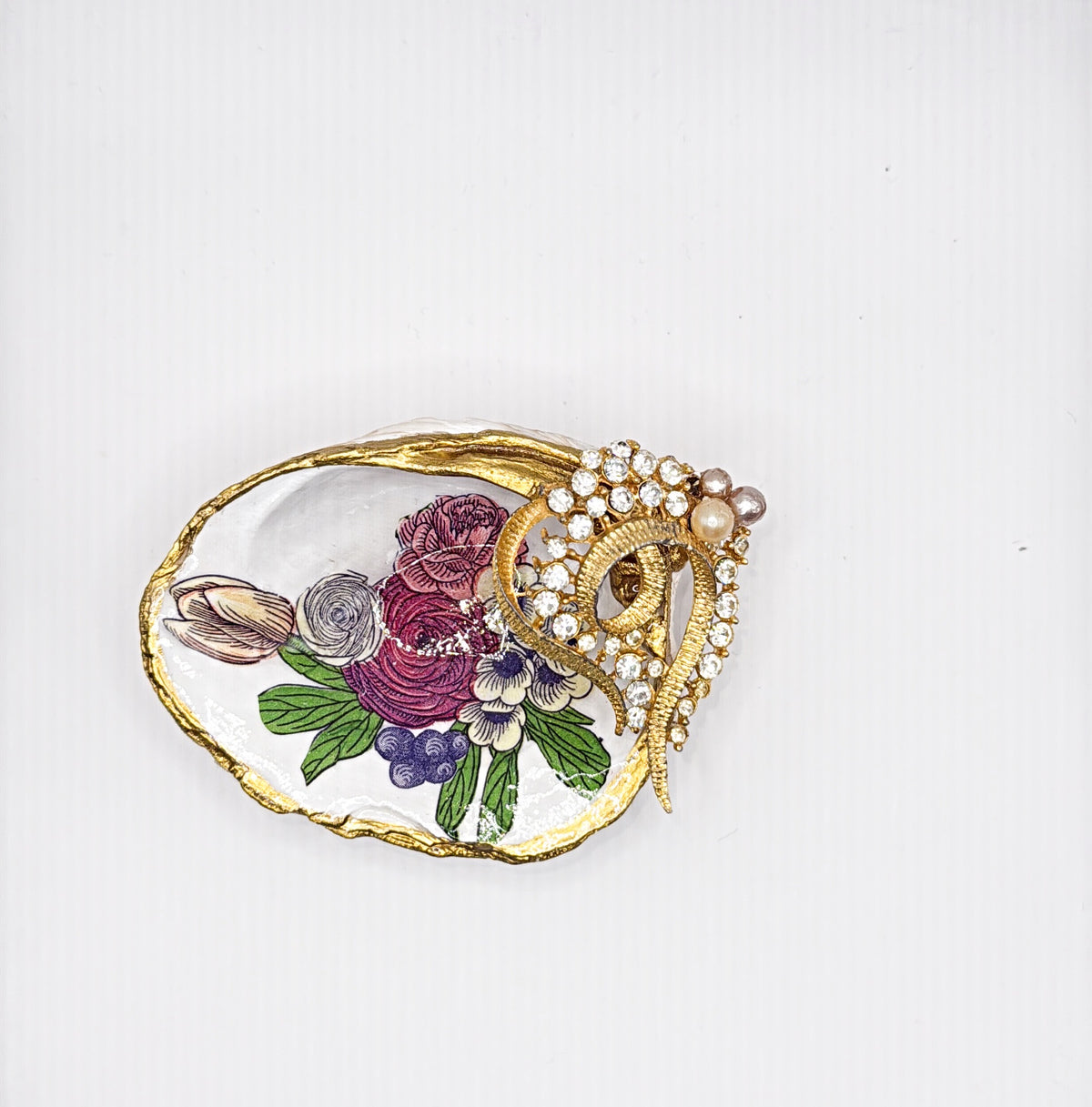 Large Clam Shell Trinket Dish with Vintage Heart embellishment— Coastal Charm for Your Everyday Essentials
